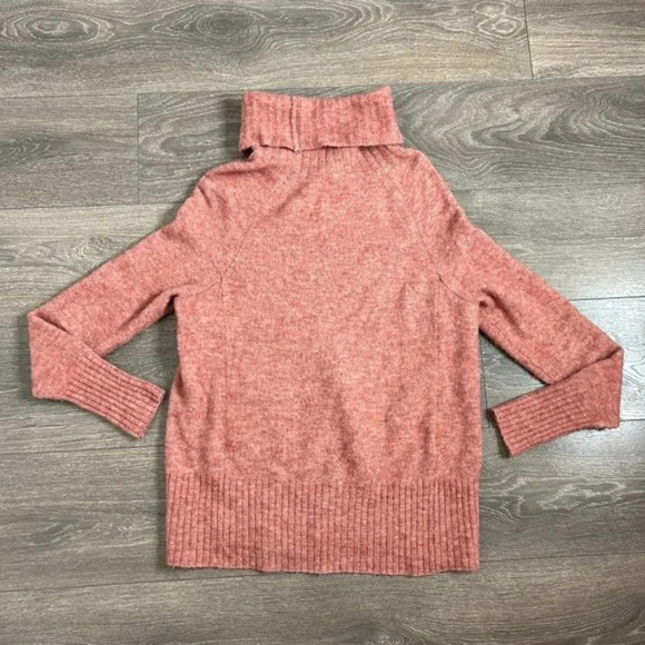 Aritzia The Group Babaton Plutarch Turtleneck Sweater Alpaca Pink Size XS - Picture 9 of 10